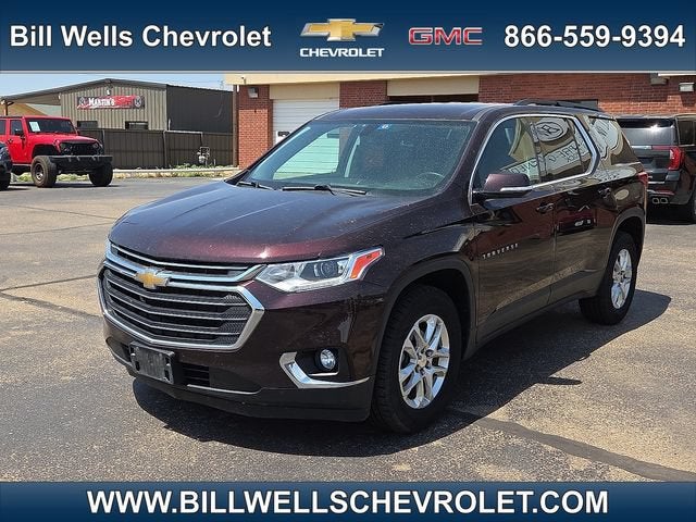 2020 Chevrolet Traverse LT Cloth in Black Cherry Metallic — front three-quarter view