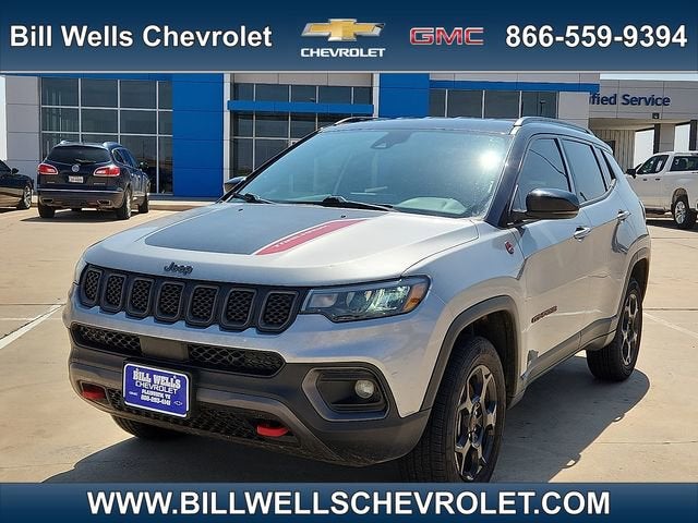 2023 Jeep Compass Trailhawk in Gray — front three-quarter view