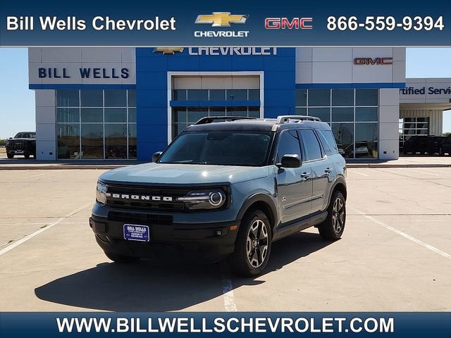 2022 Ford Bronco Sport Outer Banks in Gray — front three-quarter view
