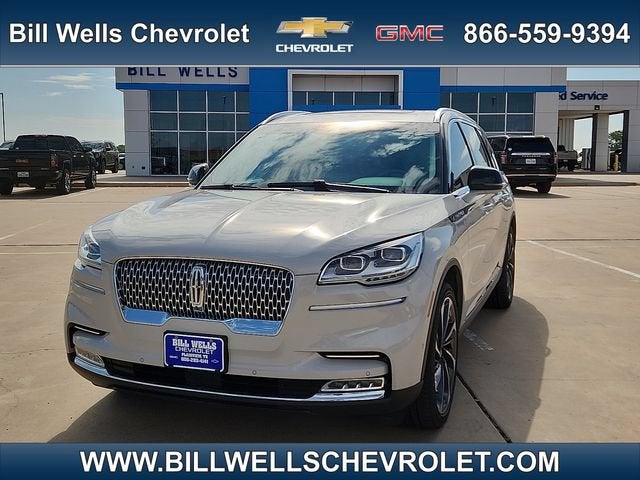 2024 Lincoln Aviator Reserve in White — front three-quarter view