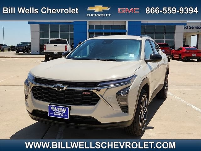 2026 Chevrolet Trax 2RS in White Sands — front three-quarter view